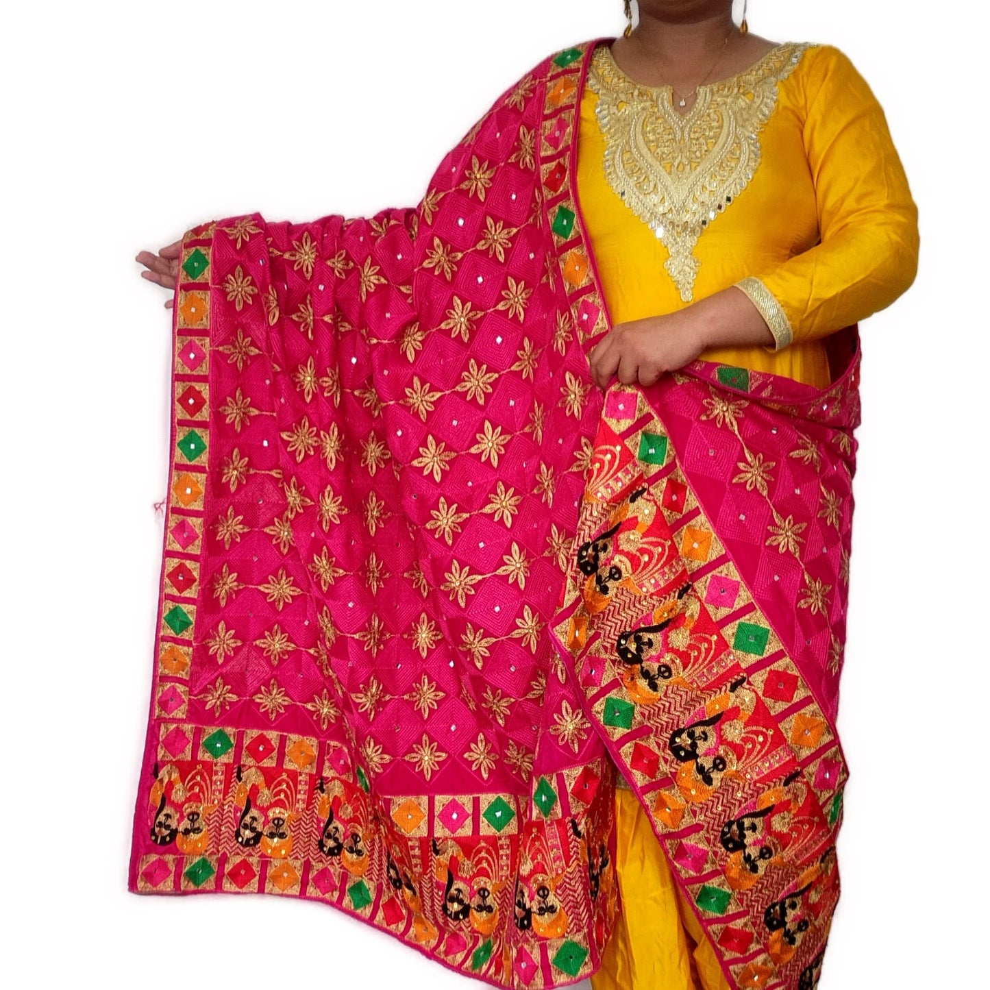 bride-and-groom-velvet-pink-colour-phulkari-duppatta