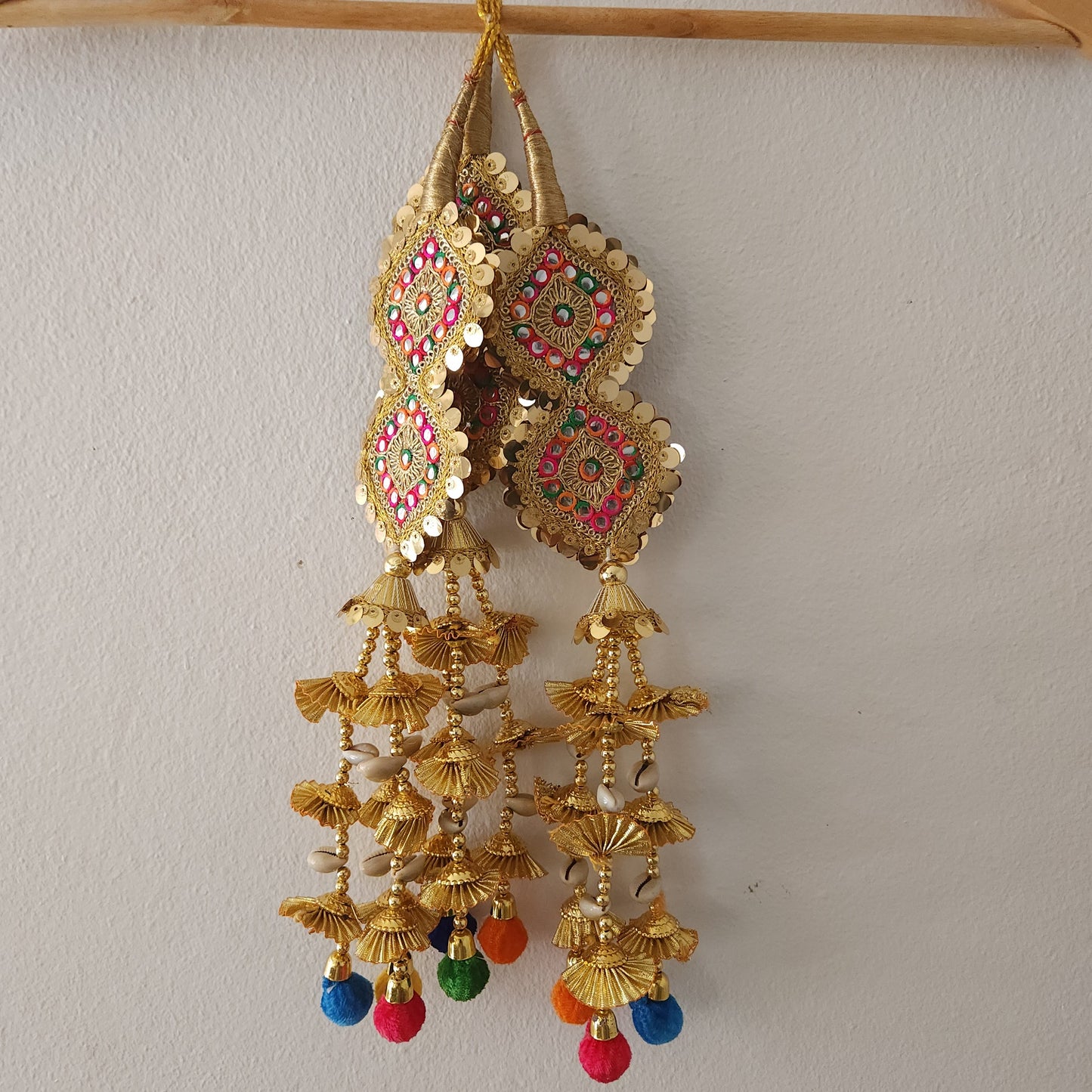 golden-color-multicolor-kaudi-design