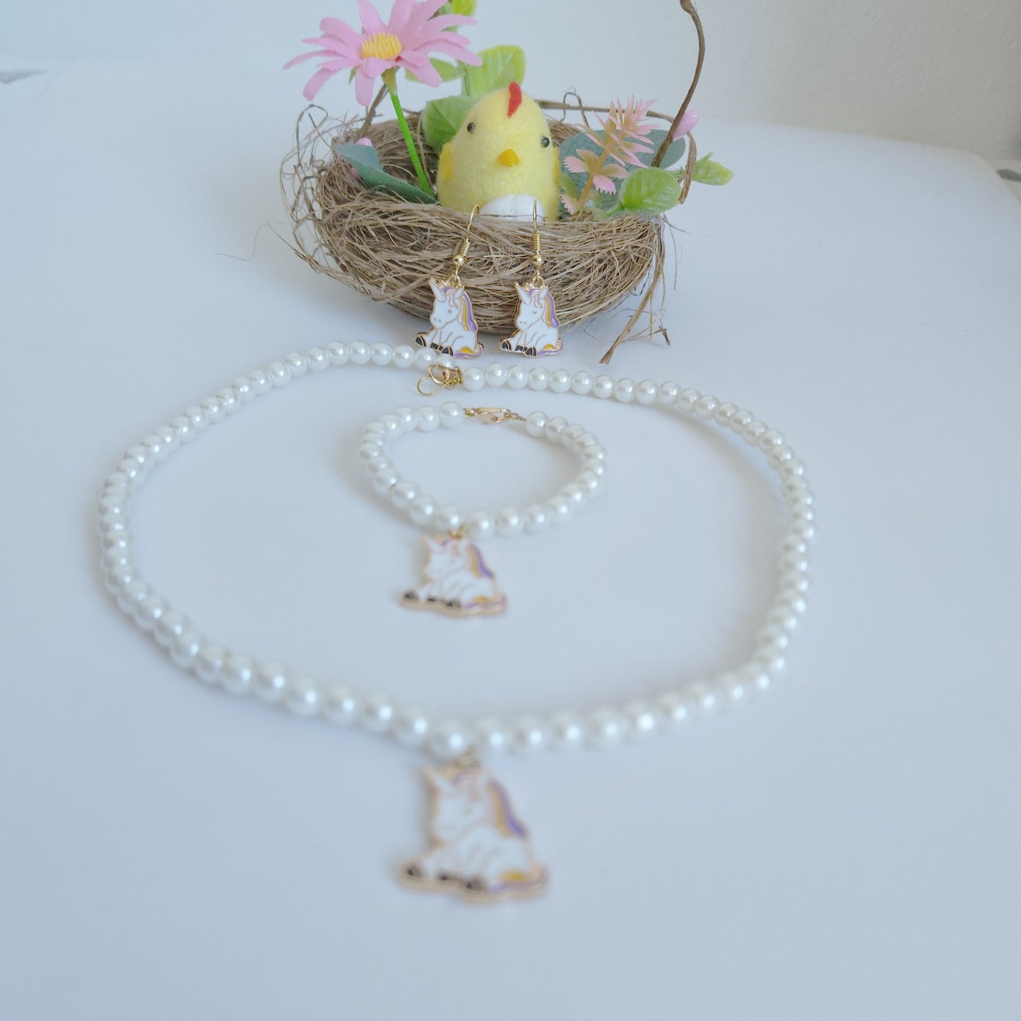 white-unicorn-pearl-earring-necklace-and-bracelet-set