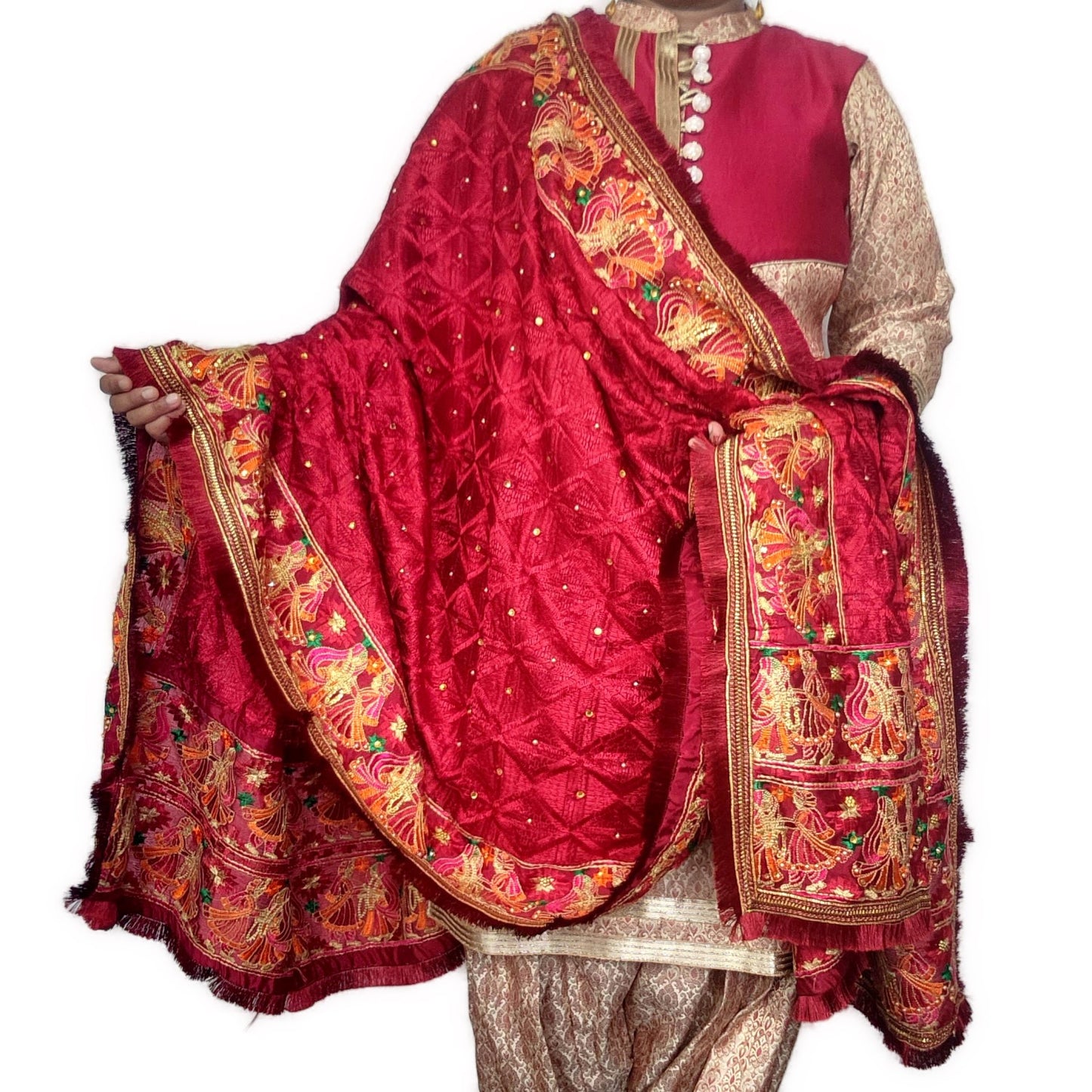 dulha-dulhan-maroon-colour-phulkari-duppatta