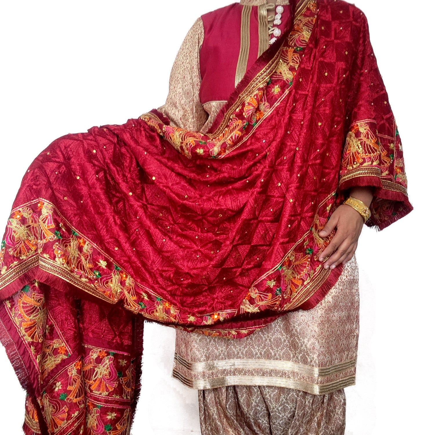 dulha-dulhan-maroon-colour-phulkari-duppatta